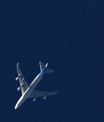 KLM282_B744_484007_PF-BFH_SINGLE_CONTRAIL_CW3I0286_2015-04-28_Tiny.JPEG